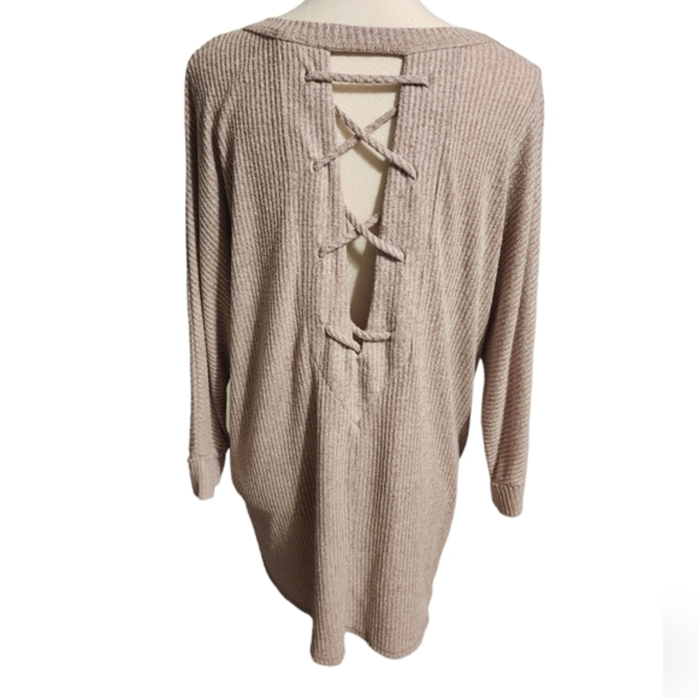 Bke ribbed knit 3/4‎ sleeve cut out back top - Picture 3 of 5